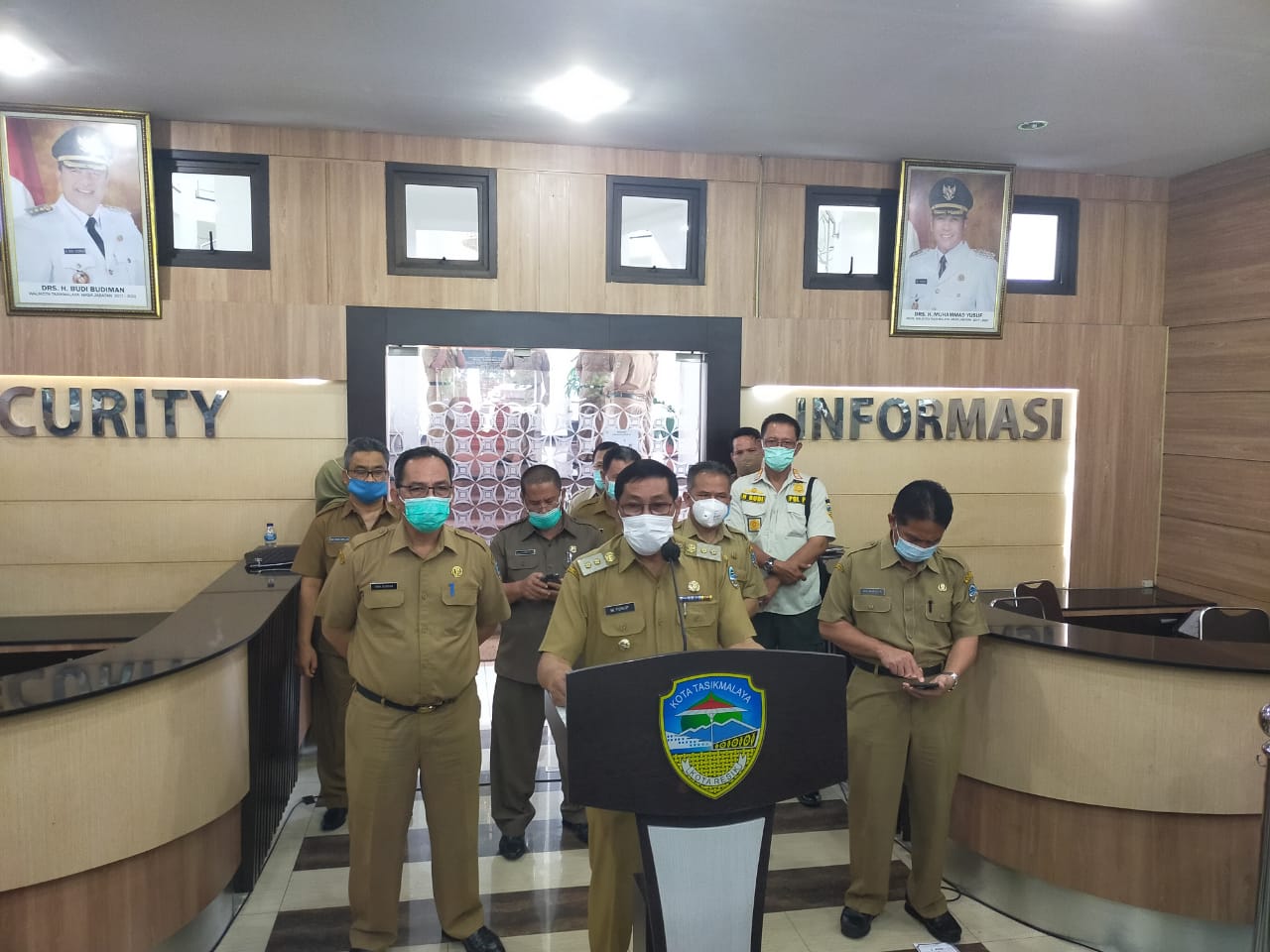 Wakil Wali Kota Tasikmalaya, Muhamad Yusuf saat memberi keterangan setelah Wali Kota Budi Budiman ditahan KPK, Senin (26/10/2020).