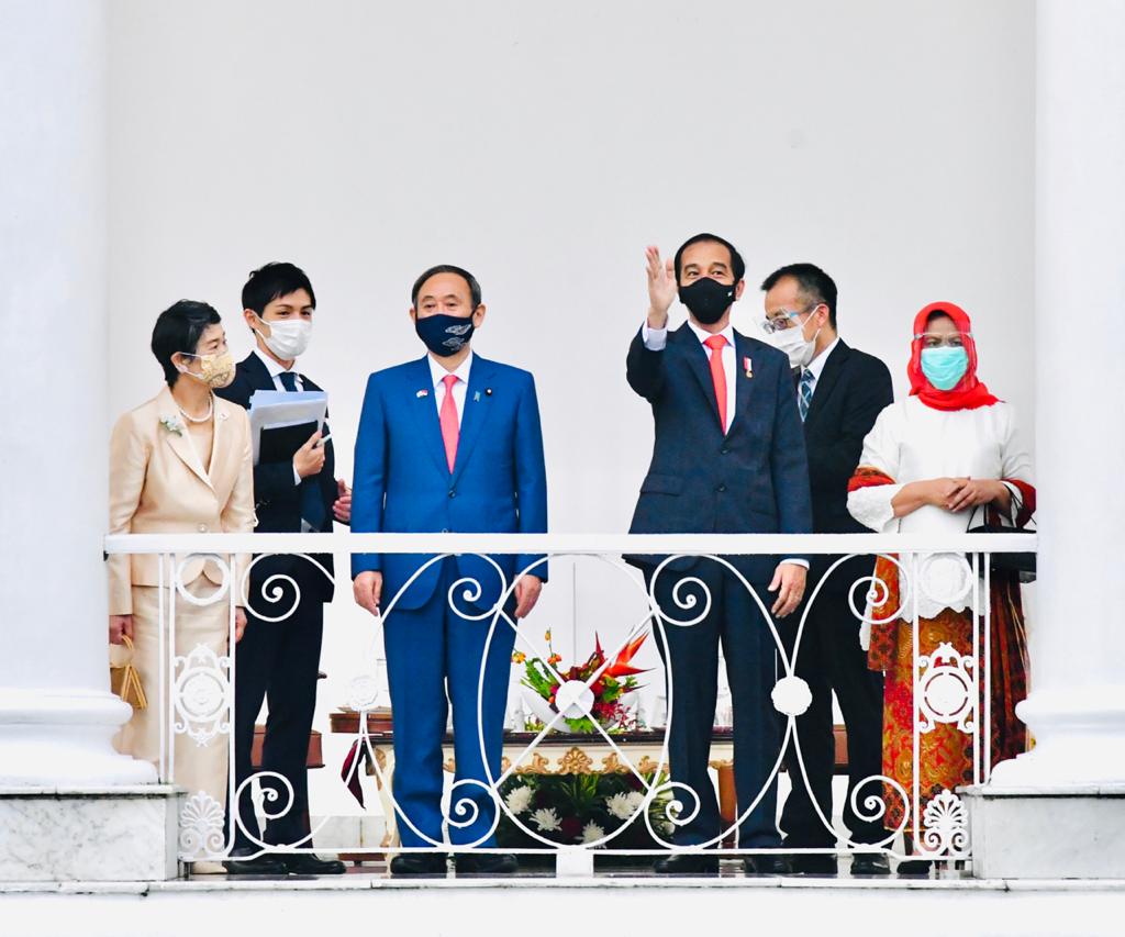 Presiden Joko Widodo menerima kunjungan PM Jepang Yoshihide Suga di Istana Kepresidenan Bogor, Jawa Barat, Selasa (20/10).