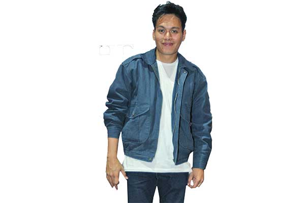 Penyanyi Rendy Pandugo