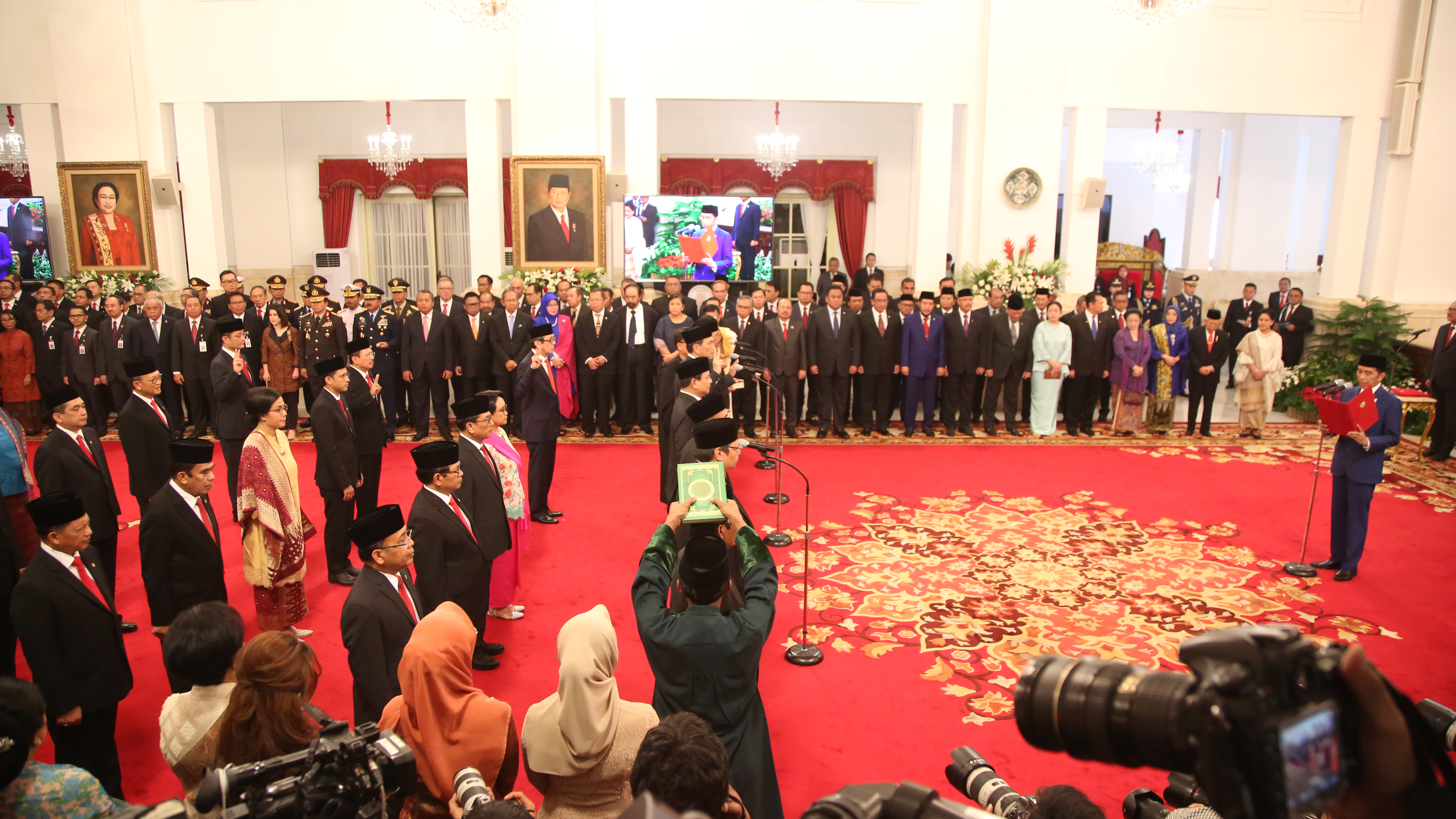 Presiden Joko Widodo mengambil sumpah jajaran menteri Kabinet Indonesia Maju, di Istana Merdeka, Rabu (23/10/2019).