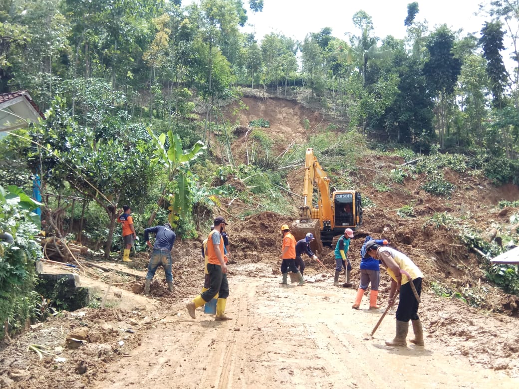 Bencana banjir dan longsor di Tasikmalaya