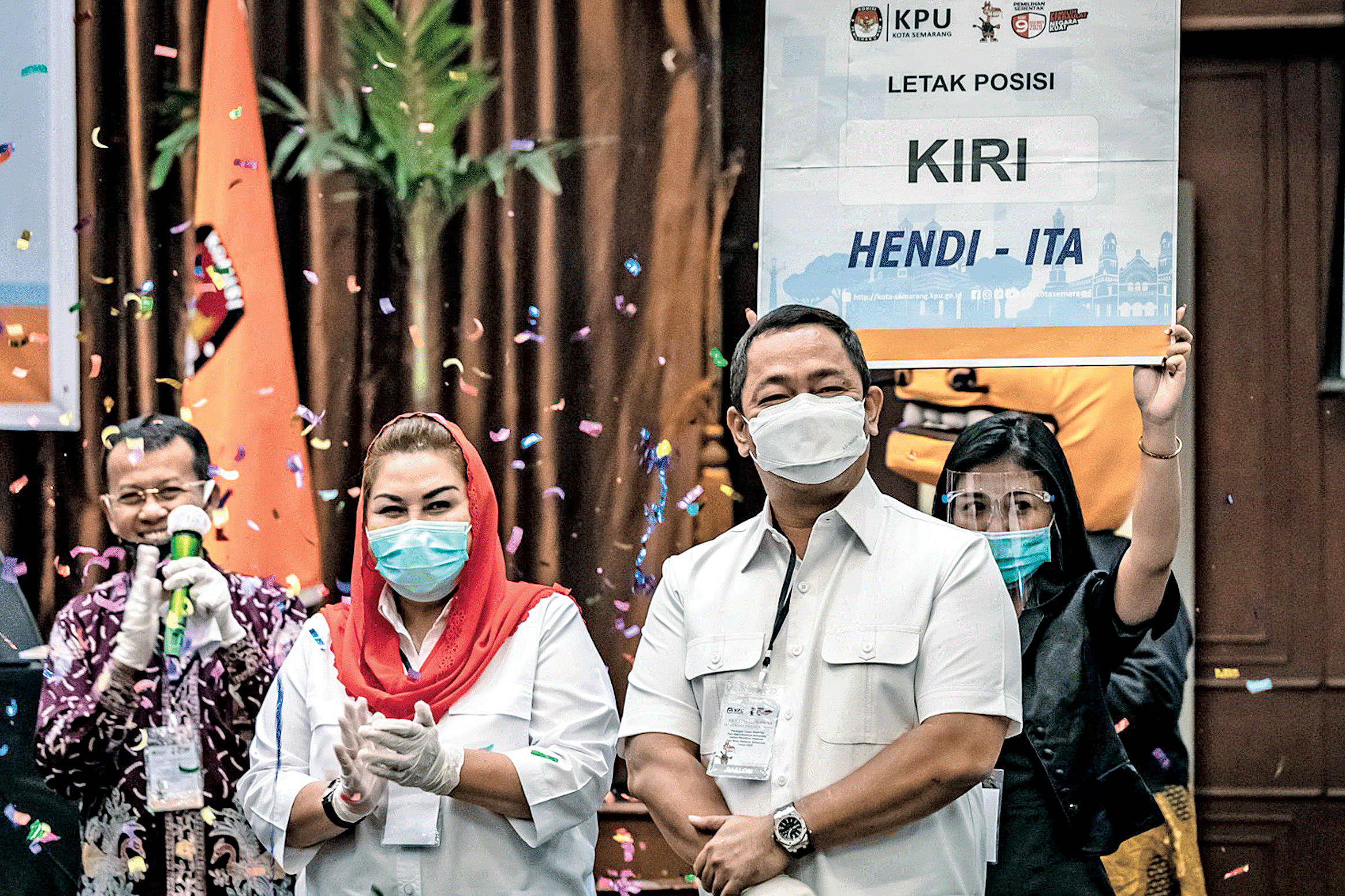 PENGUNDIAN TATA LETAK POSISI: Calon Wali Kota dan Wakil Wali Kota Semarang Hendrar Prihadi (kanan) dan Hevearita Gunaryanti Rahayu  