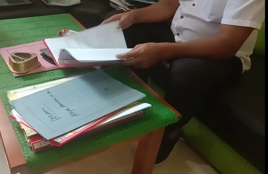 Penyidik Kejaksaan Tinggi NTT menggeledah ruangan kantor Kecamatan Komodo, Kabupaten Manggarai Barat, Kamis (15/10/2020).