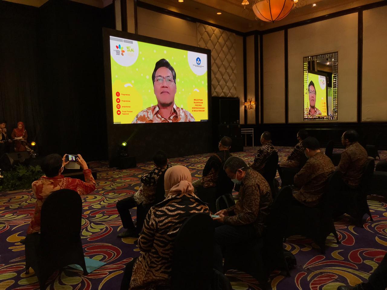 Sekjen Kemendikbud, Ainun Na'im saat membuka Festival Inovasi dan Kewirausahaan Siswa Indonesia (FIKSI) di Bandung, Selasa (19/10/2020)