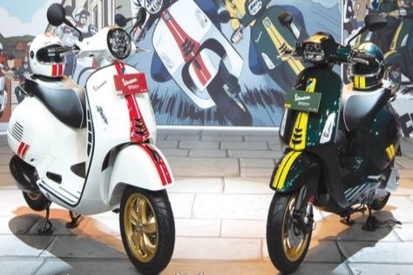  Vespa Sprint Racing Sixties 150 dan Vespa GTS Racing Sixties 300 HPE