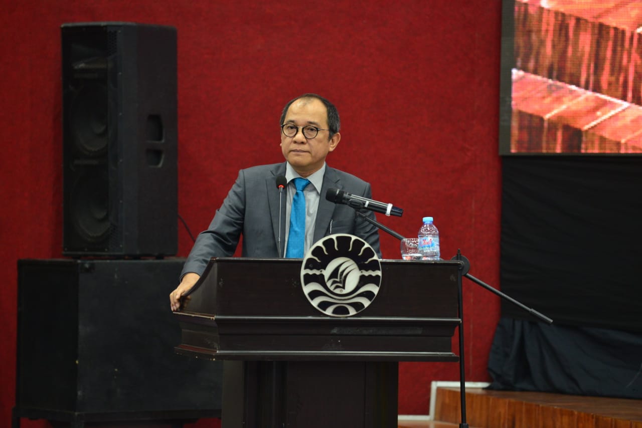 Direktur Nagara Institute Akbar Faizal