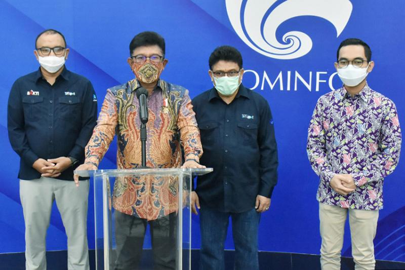 Menkominfo Johnny G Plate (kedua dari kiri).