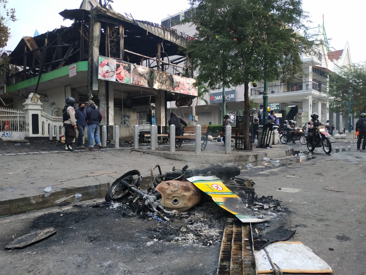 Suasana kawasan Malioboro pascademo penolakan Omnimbus Law UU Cipta Kerja, Kamis (8/10/2020).