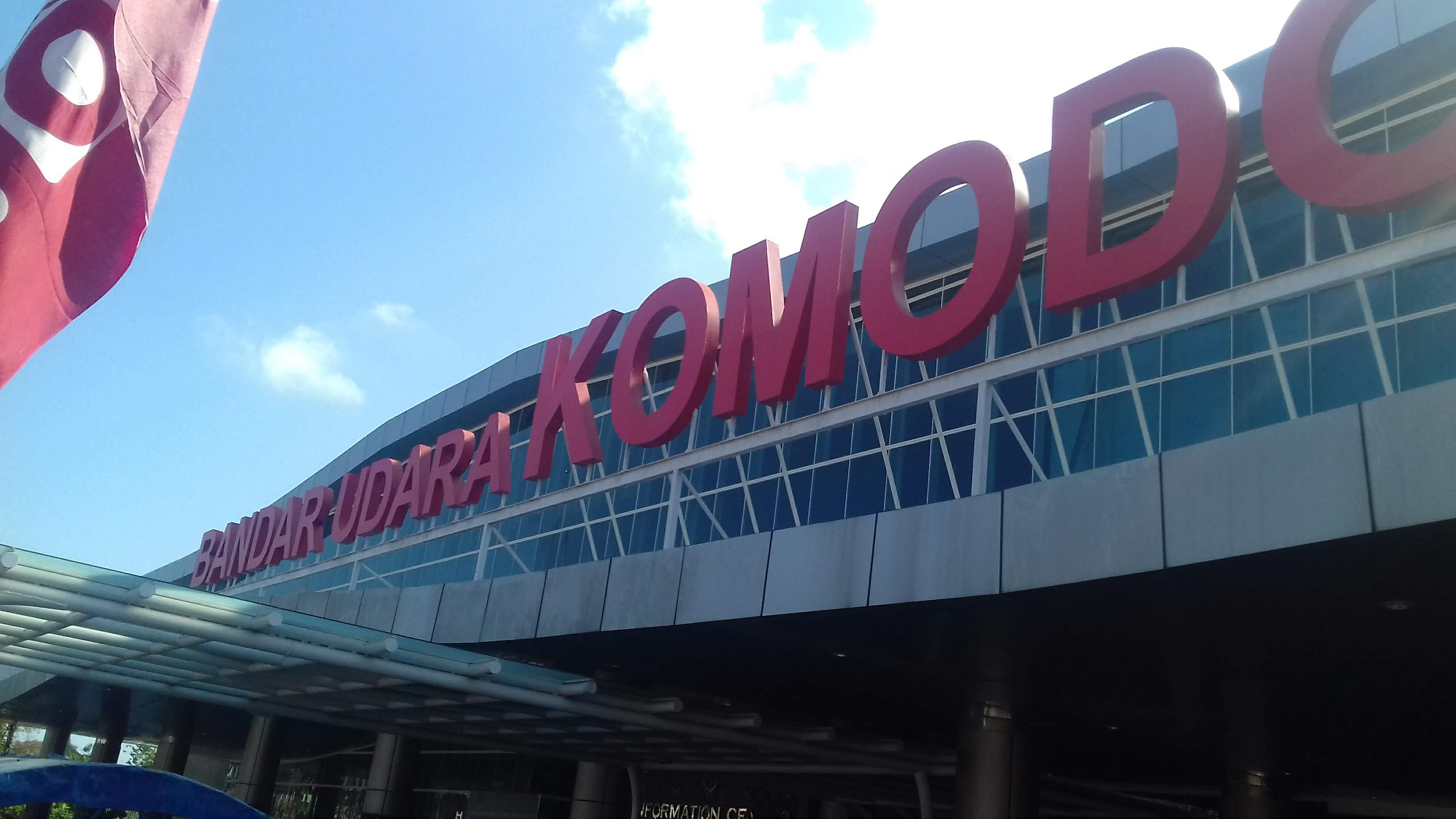 Bandara Uara Komodo pintu masuk wisatawan ke Kabupaten Manggarai Barat sepi sejak pandemi Covid-19