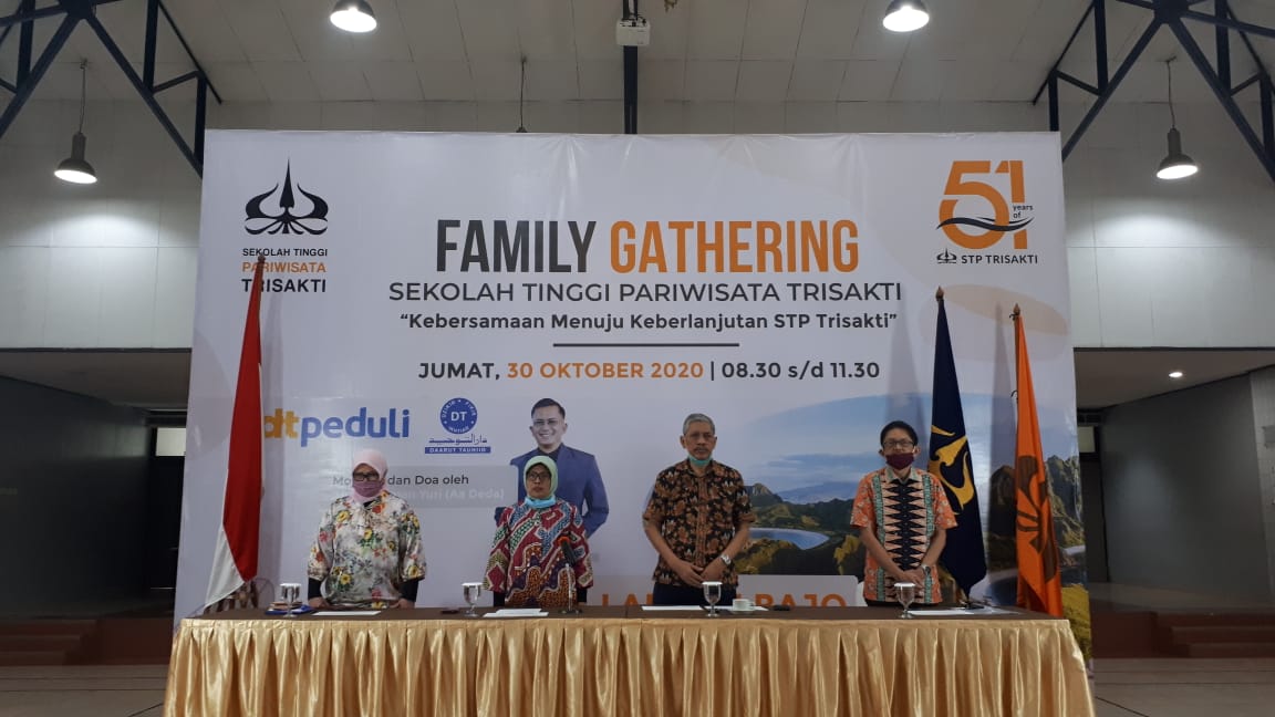 Family Gathering virtual STP Trisakti membahas tantangan dan masa depan sekolah pariwisata di tengah pandemi.