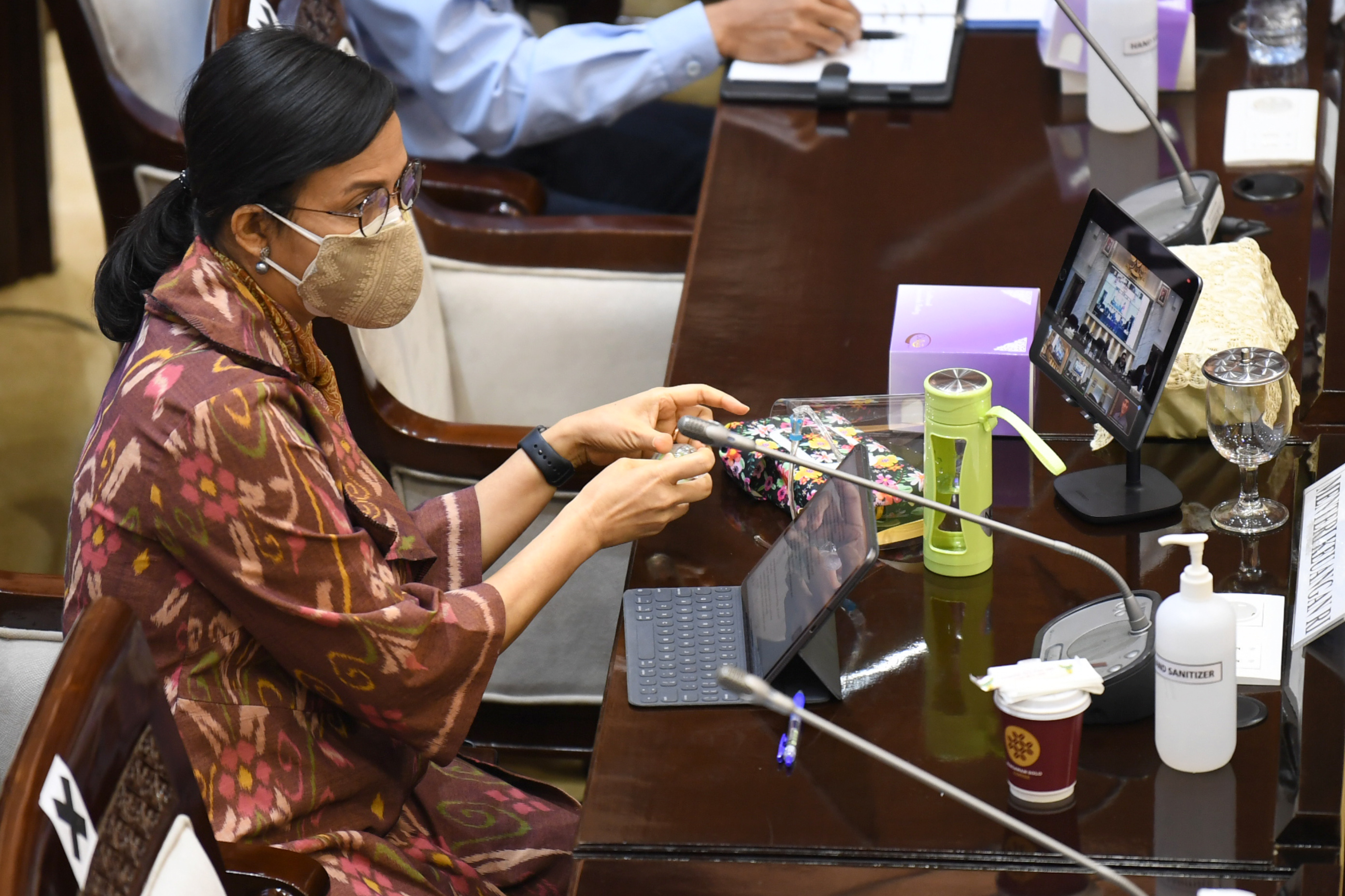  Menteri Keuangan Sri Mulyani mengikuti rapat kerja tentang Protokol Ketujuh Jasa Keuangan ASEAN Framework Agreement on Services 