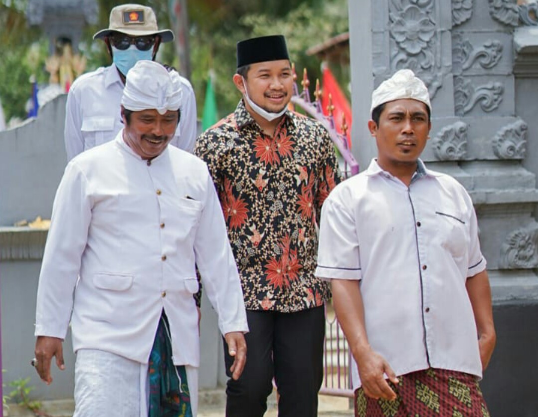 Calon wakil bupati Tanah Bumbu, M Alpiya Rakhman  bersilaturahim di Pura Agung Wanahita Desa Wonorejo, Kecamatan Satui.