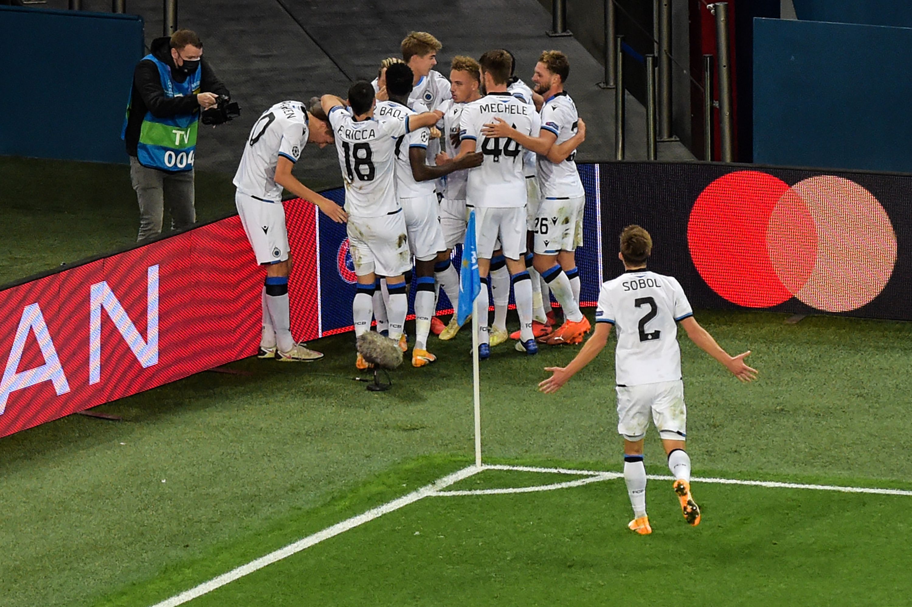 Para pemain Club Brugge melakukan selebrasi usai mencetak gol ke gawang Zenit St Petersburg di laga Liga Champions.