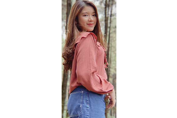 Penyanyi Tiara Andini