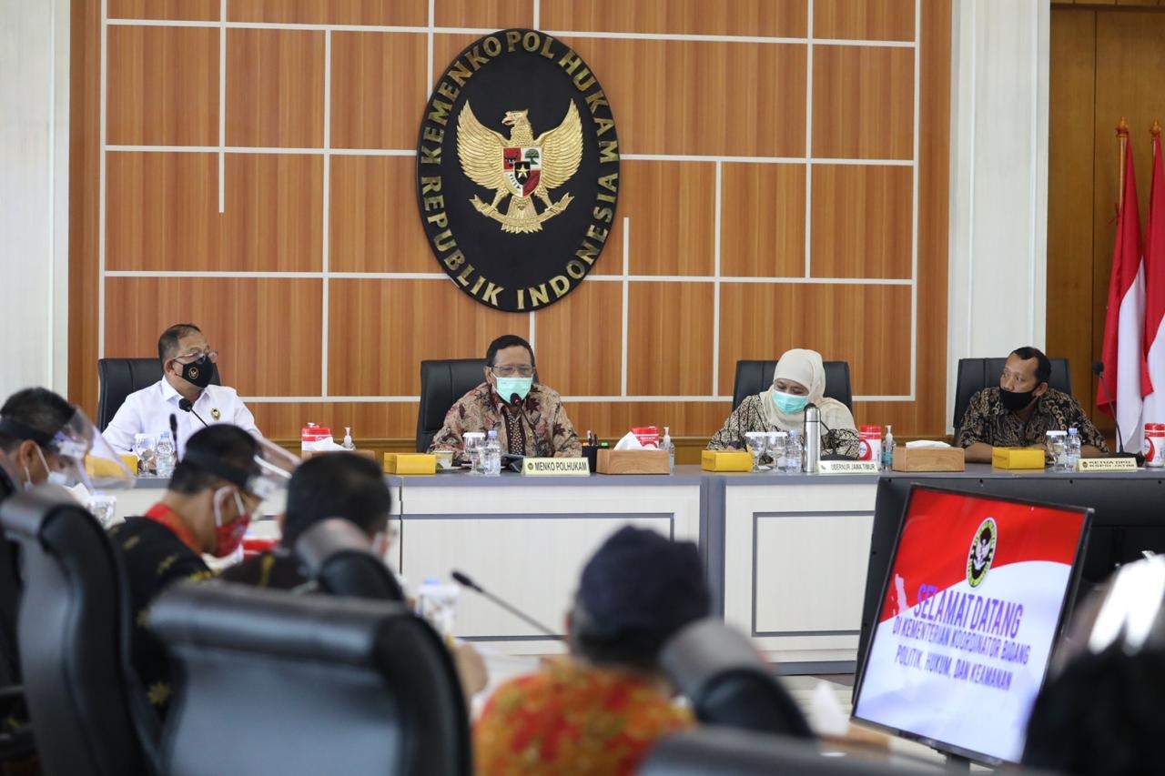 Pemerintah pusat melakukan sosialisasi UU Cipta Kerja kepada pemerintah daerah.