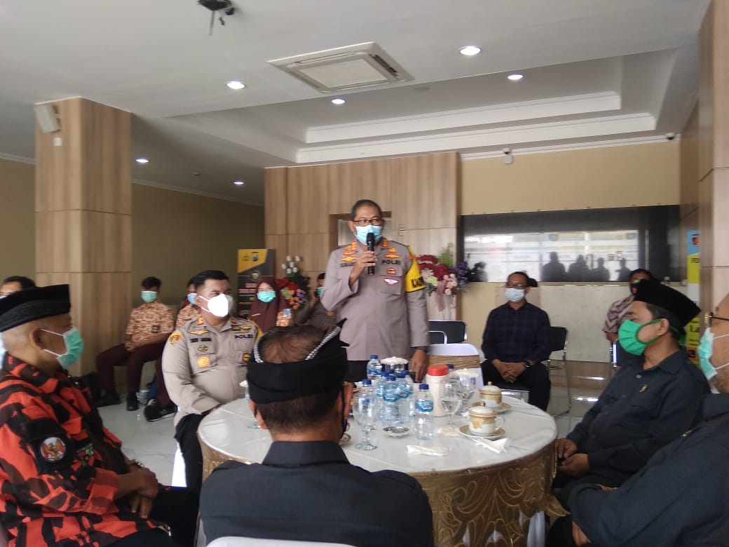 Kapolresta Sidoarjo Kombes Sumardji bersama Forum Kerukunan Umat Beragama. 