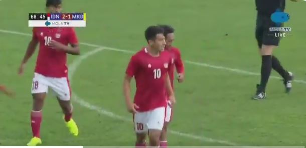 Jack Brown melakukan selebrasi usai mencetak gol ke gawang Macedonia Utara.