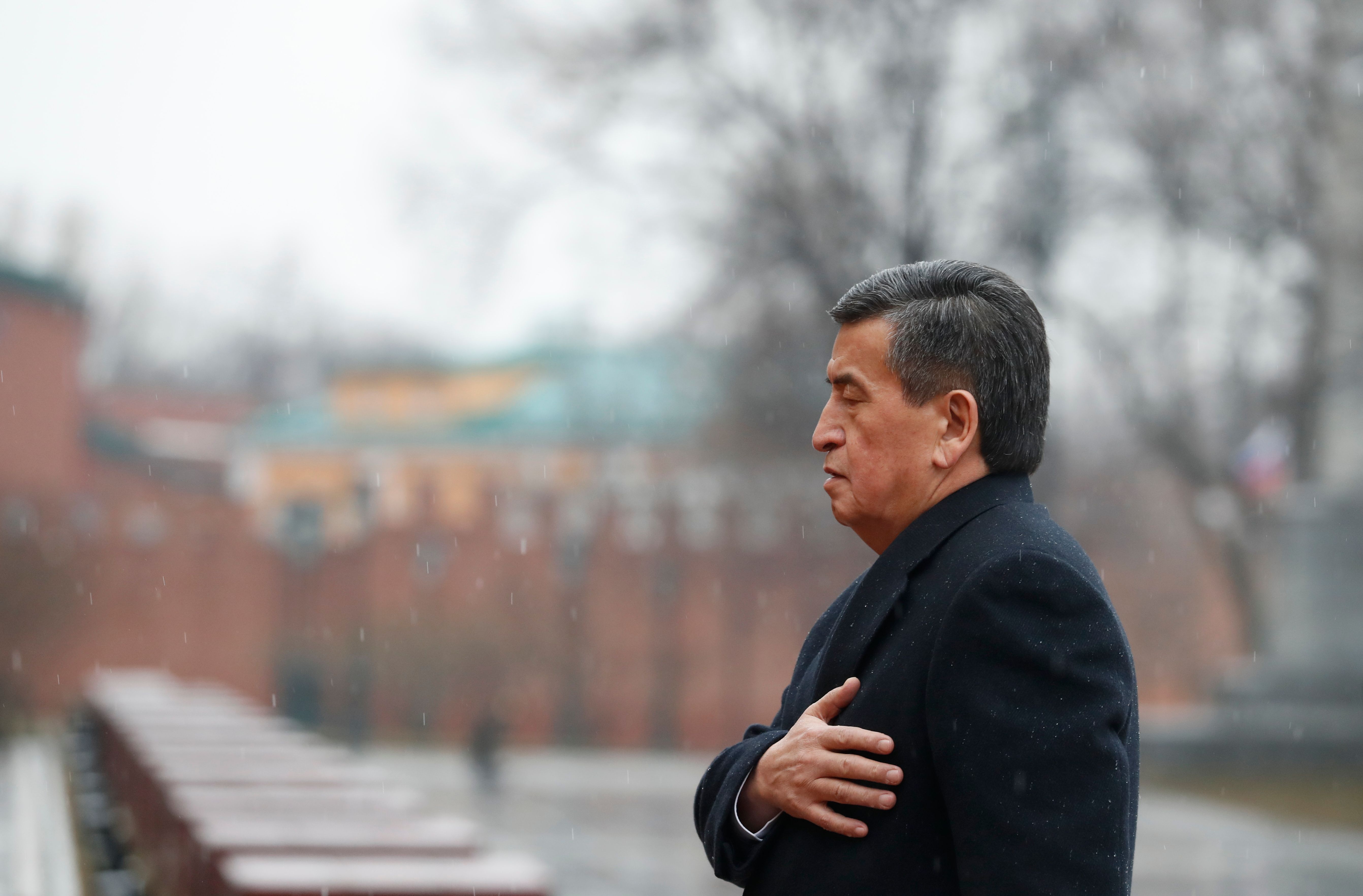 Presiden Kyrgyzstan Sooronbay Jeenbekov yang mengundurkan diri di tengah krisis.