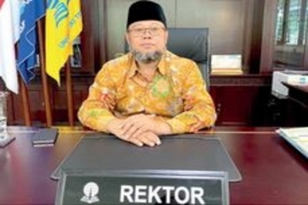 Rektor UT Prof Ojat Darojat, M.Bus, Ph.D.