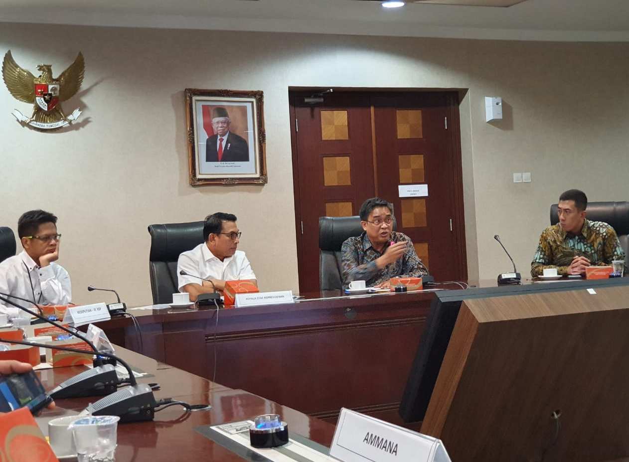 Kepala Staf Kepresidenan Moeldoko (kedua kiri) tentang arah baru pengembangan usaha mikro, kecil, dan menengah (UMKM)