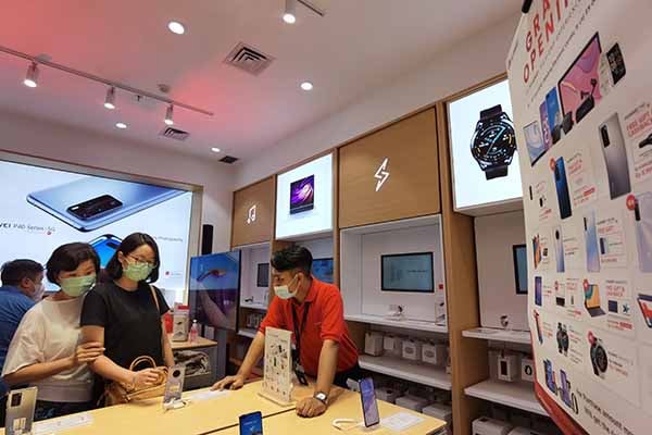 High-end Experience Store (HES) Bandung Electronic Center.