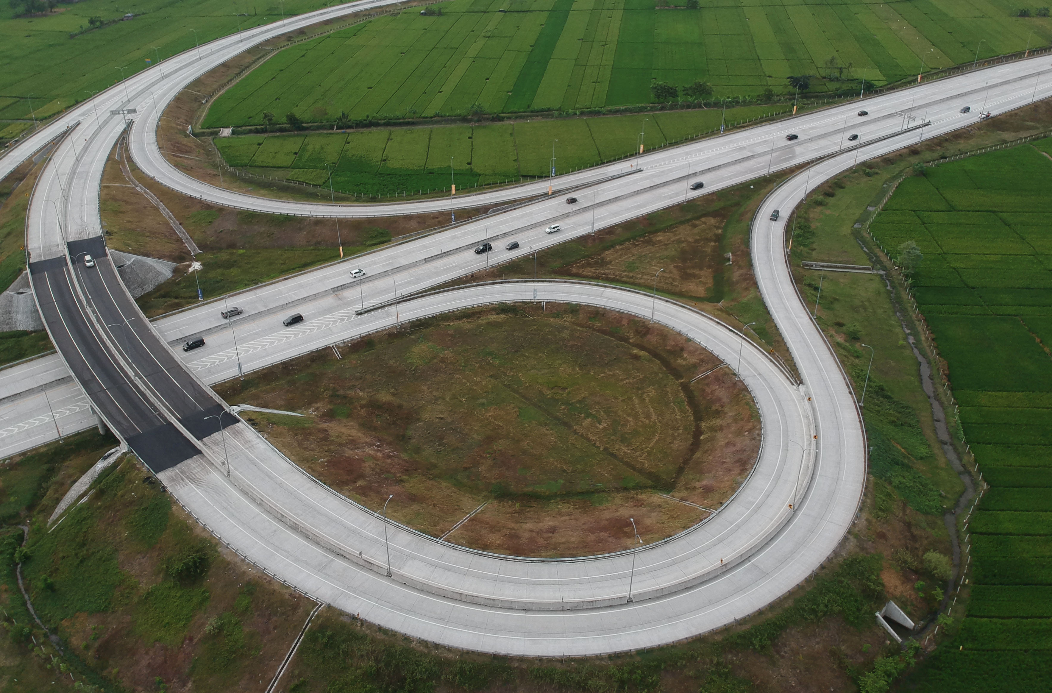 Foto udara ruas Tol Ngawi-Kertosono, Jawa Timur.
