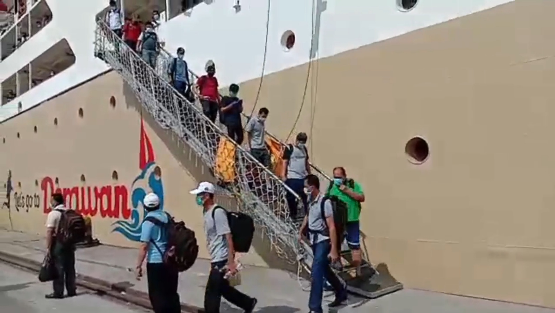  Para ABK Kapal KM Dorolonda 