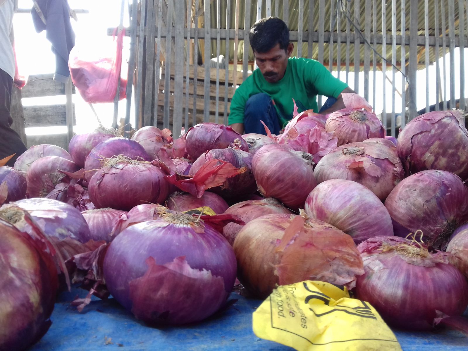 pedagang bawang merah di Aceh