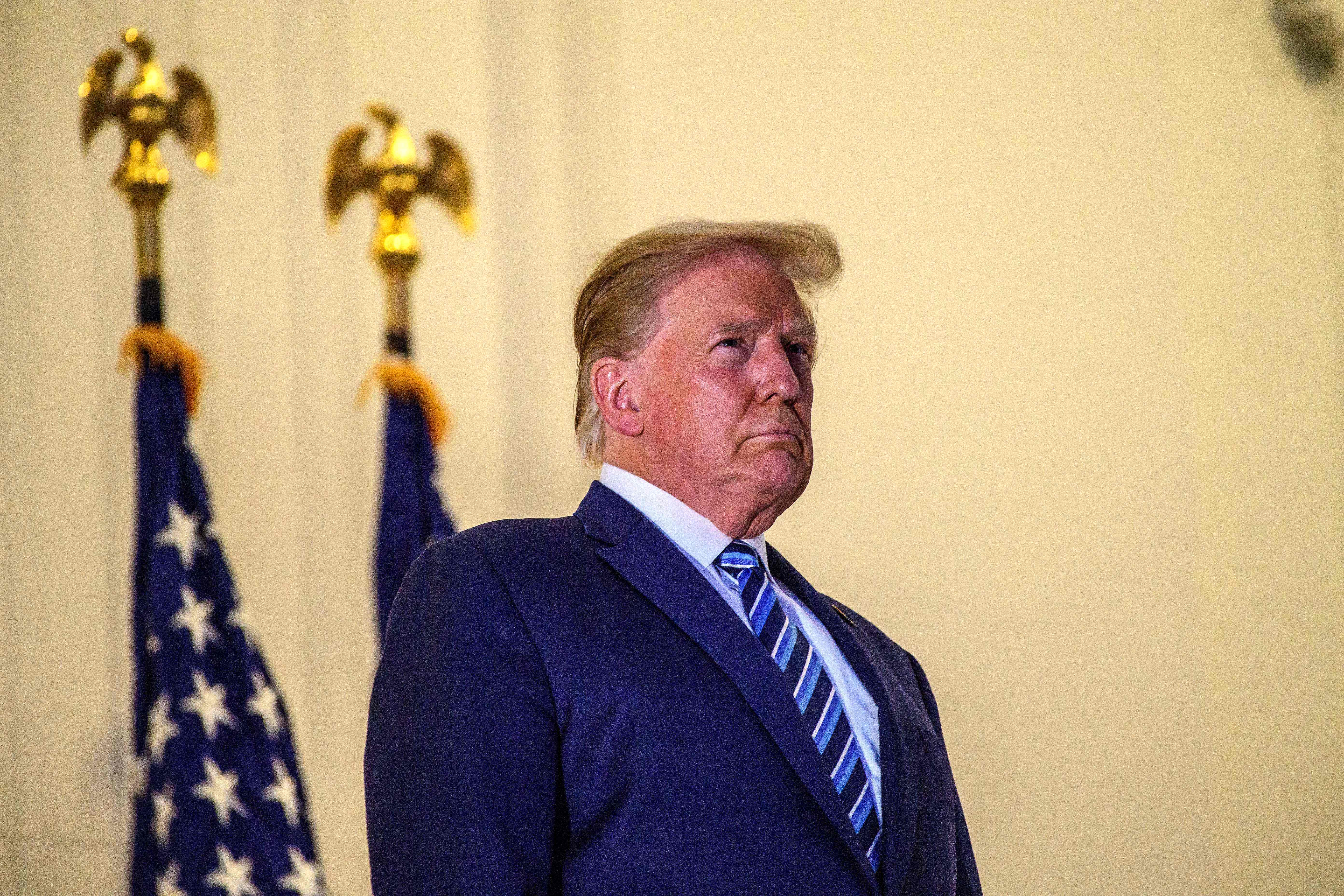 Presiden AS Donald Trump tiba di Gedung Putih tanpa memakai masker.