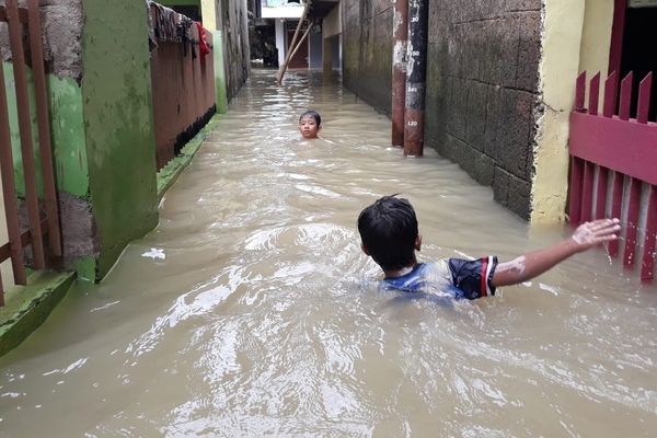 Ilustrasi -- Banjir di Bidara Cina, Jatinegara, Jakarta Timur, Kamis, 20 Mei 2020
