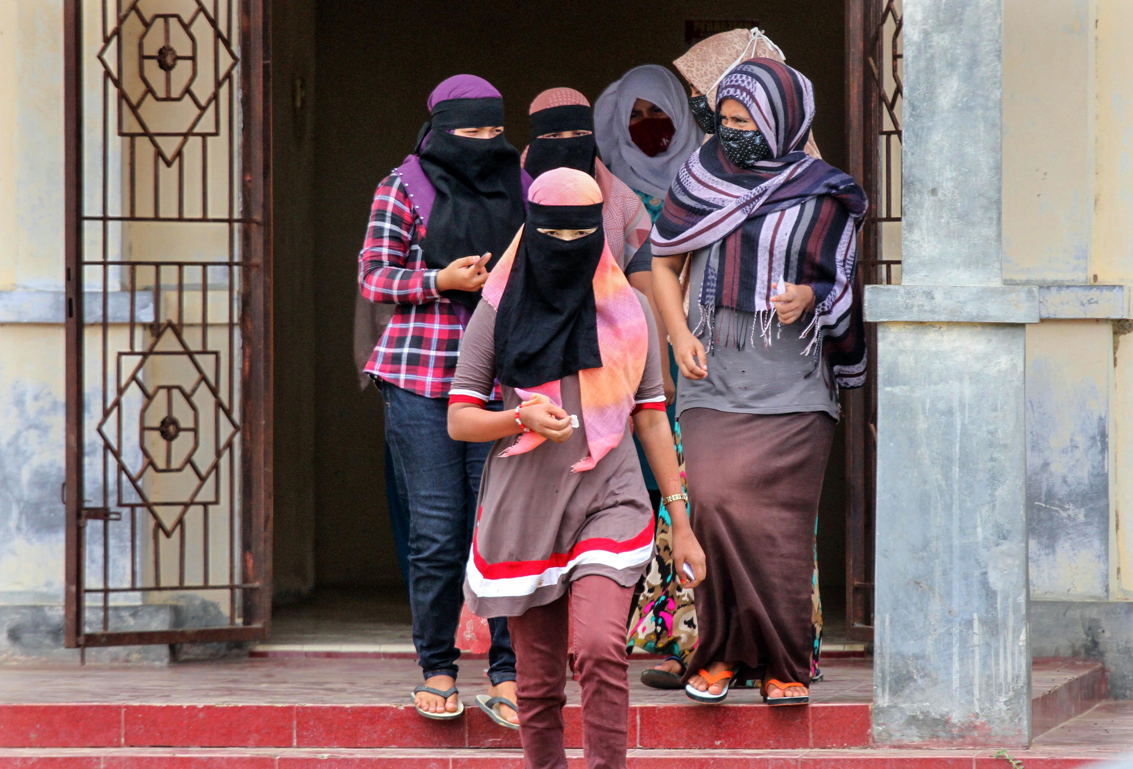 Pengungsi etnis Rohingya di tempat penampungan Balai Latihan Kerja (BLK) Desa Meunasah Mee Kandang, Lhokseumawe, Aceh, Kamis (13/8).