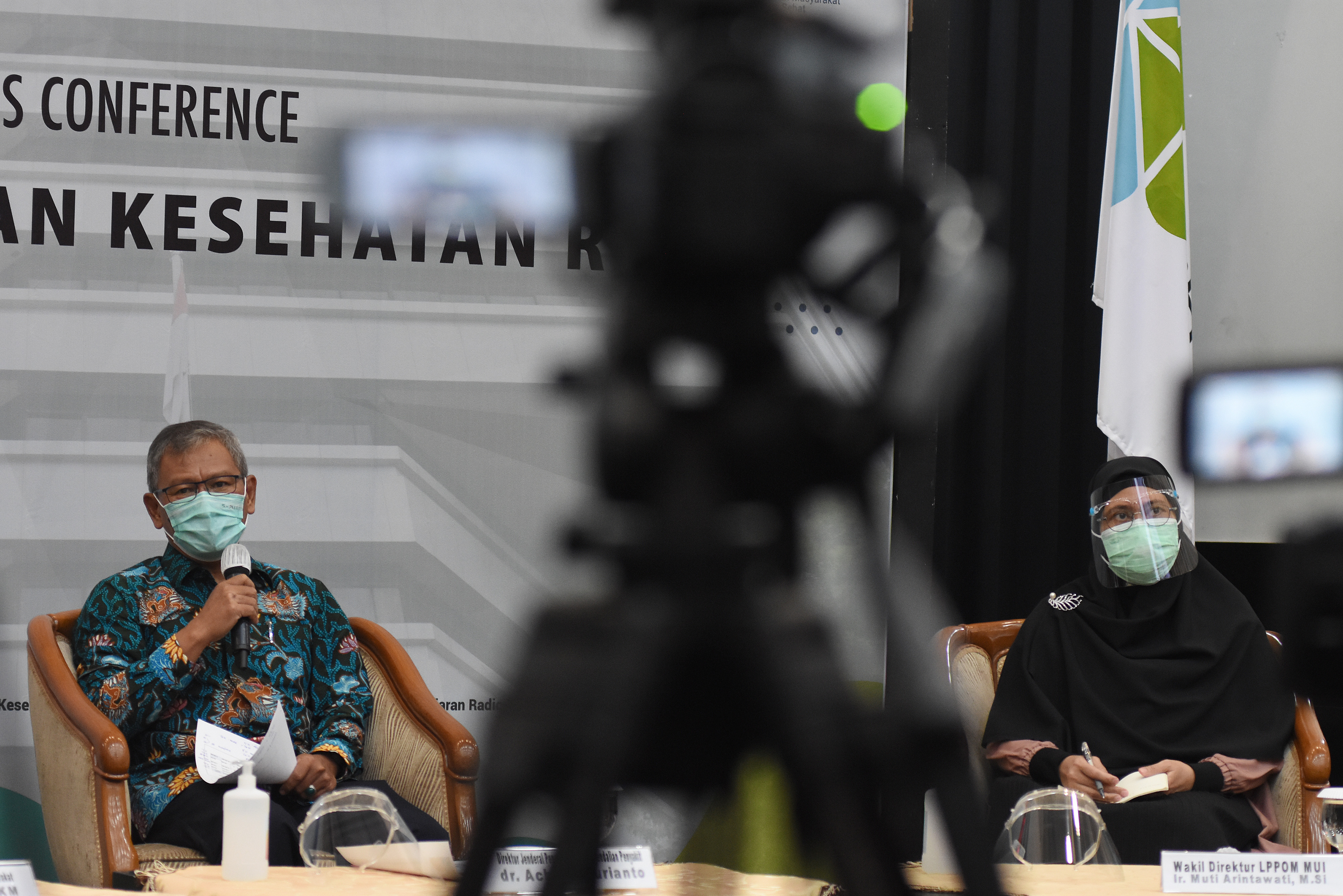 VAKSIN COVID-19: Mantan Dirjen P3 Kemenkes Achmad Yurianto memberikan keterangan pers mengenai perkembangan vaksin covid-19 di Jakarta.