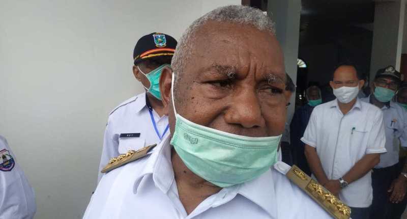 Gubernur Papua Barat Dominggus Mandacan