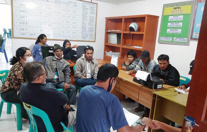 Tim Pusluhtan Edizal dan Susi Deliana Siregar koordinasi dengan Poktan untuk mendukung pembentukan Korporasi di lokasi Food Estate Humbahas