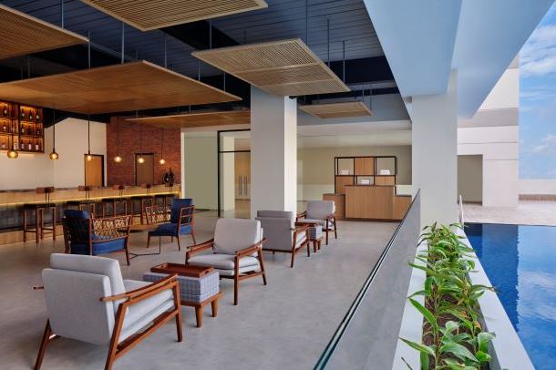 Pool bar di Four Points by Sheraton Batam