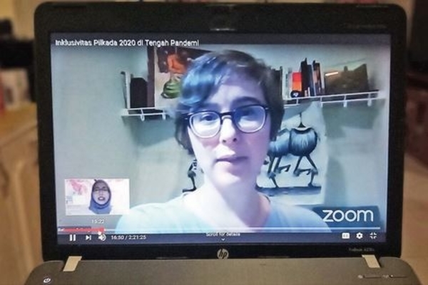 Pakar Inklusi Senior International Foundation for Election System (IFES) Rebecca Aaberg memberikan paparan dalam diskusi virtual kemarin