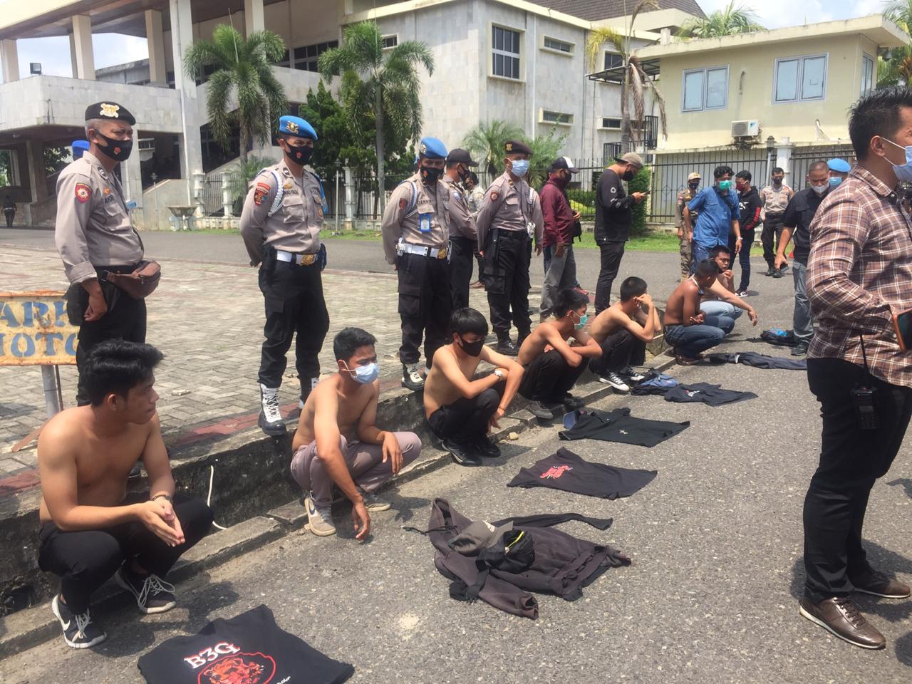 Sejumlah pemuda ditangkap Polrestabes Palembang, Rabu (7/10) karena diduga akan menjadi provokator dalam unjuk rasa.  