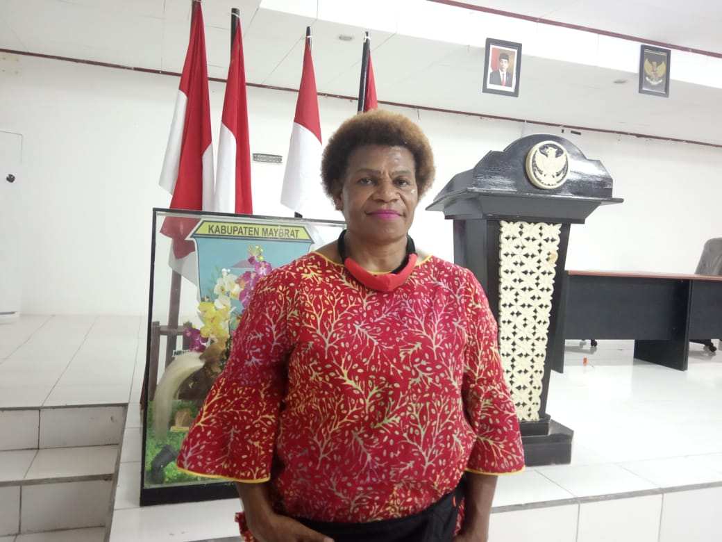 Kadis Sosial kabupaten Maybrat, Magdalena Tenau