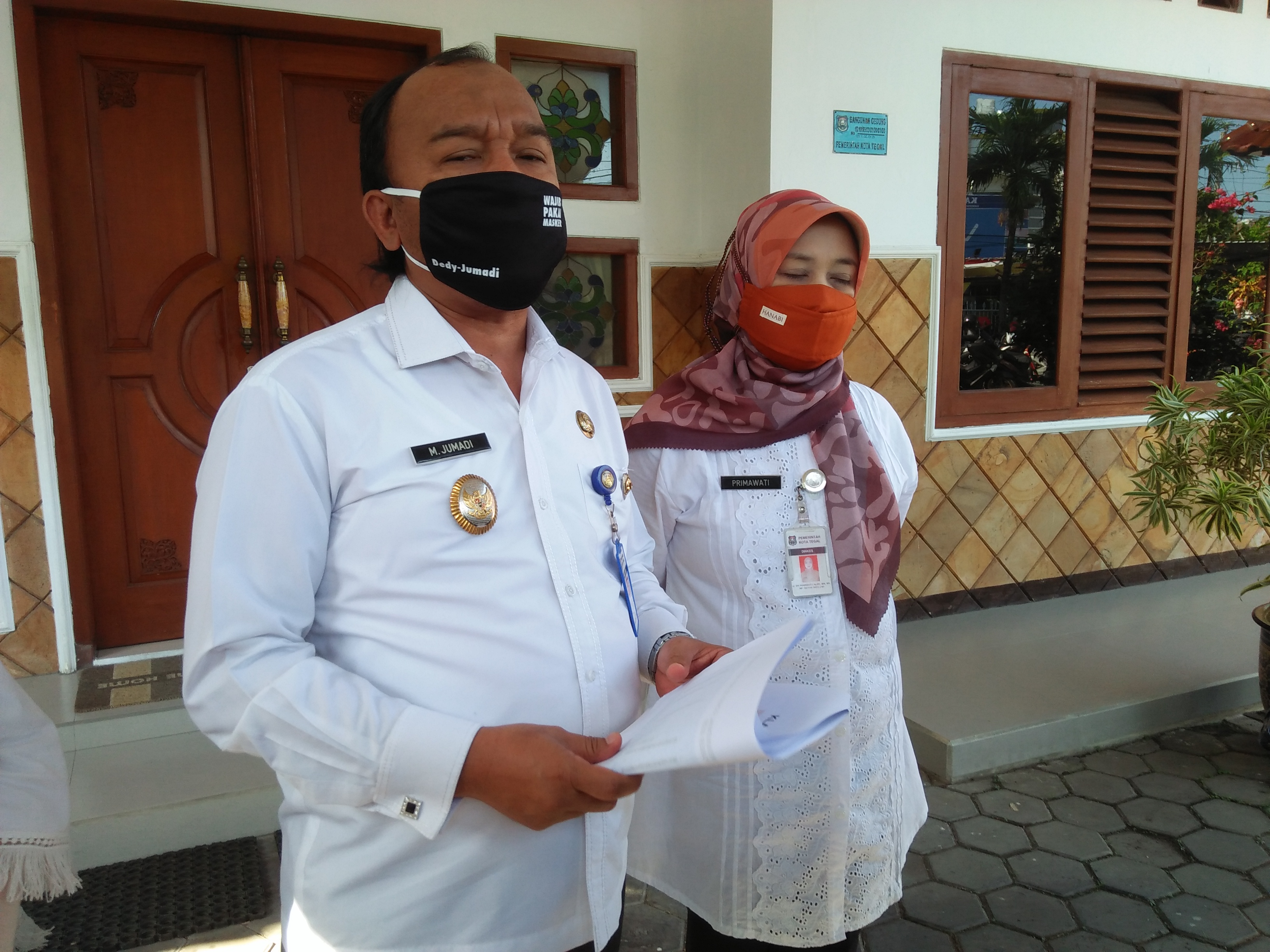 Wakil Wali Kota Tegal Muhammad Jumadi didampingi Kepala Dinas Kesehatan Sri Prima Indraswari 