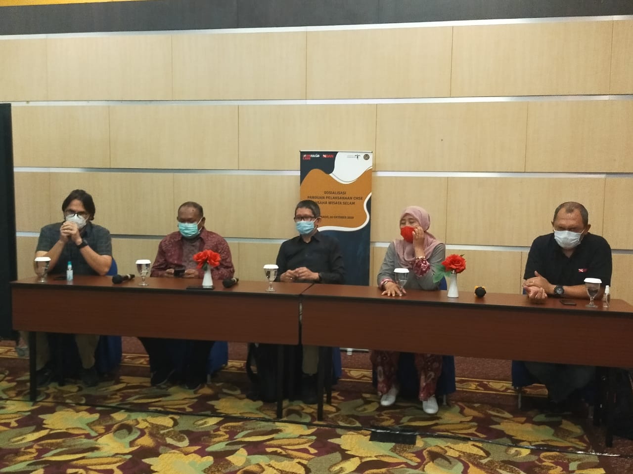 Kemenparekraf melakukan sosialisasi CHSE di Manado, Sulawesi Utara.