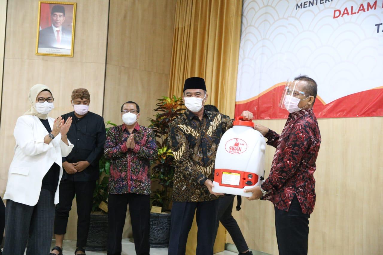 Menko PMK Muhadjir Effendy (dua dari kanan).