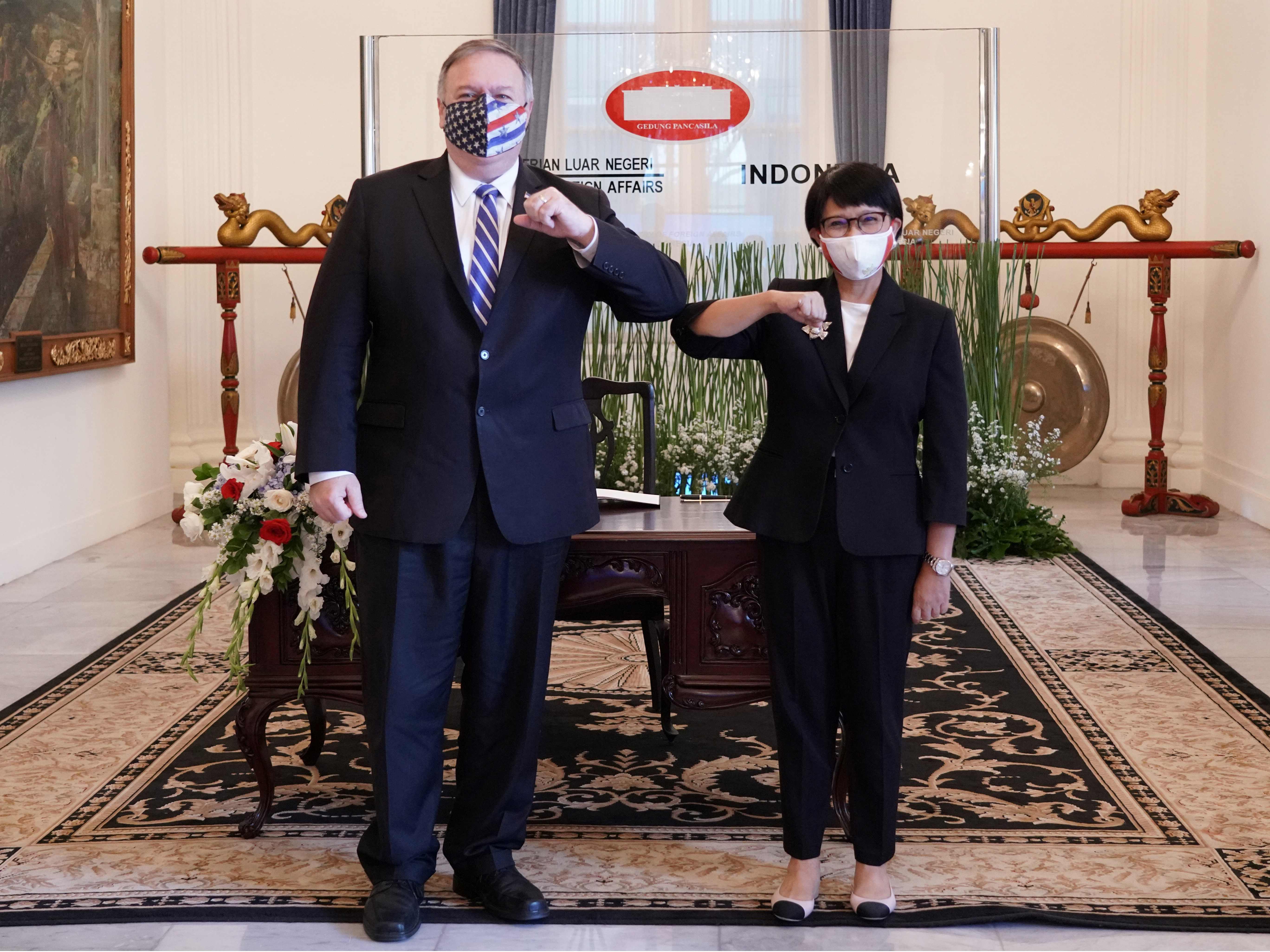 Menlu RI Retno Marsudi dan Menlu AS Mike Pompeo saat mengadakan konferensi pers bersama.