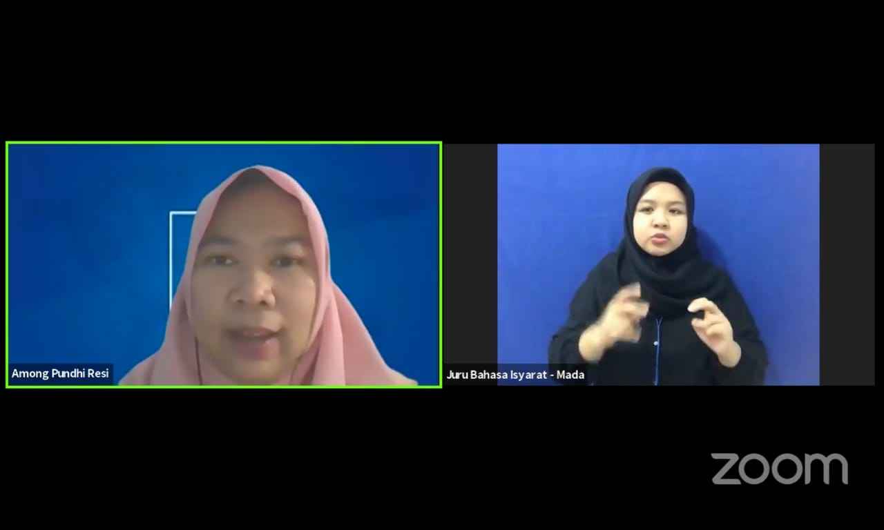 National Program Officer for Counter Trafficking and Labor Migration Among Pundhi Resi (kiri) dalam webinar, Jumat (16/10).