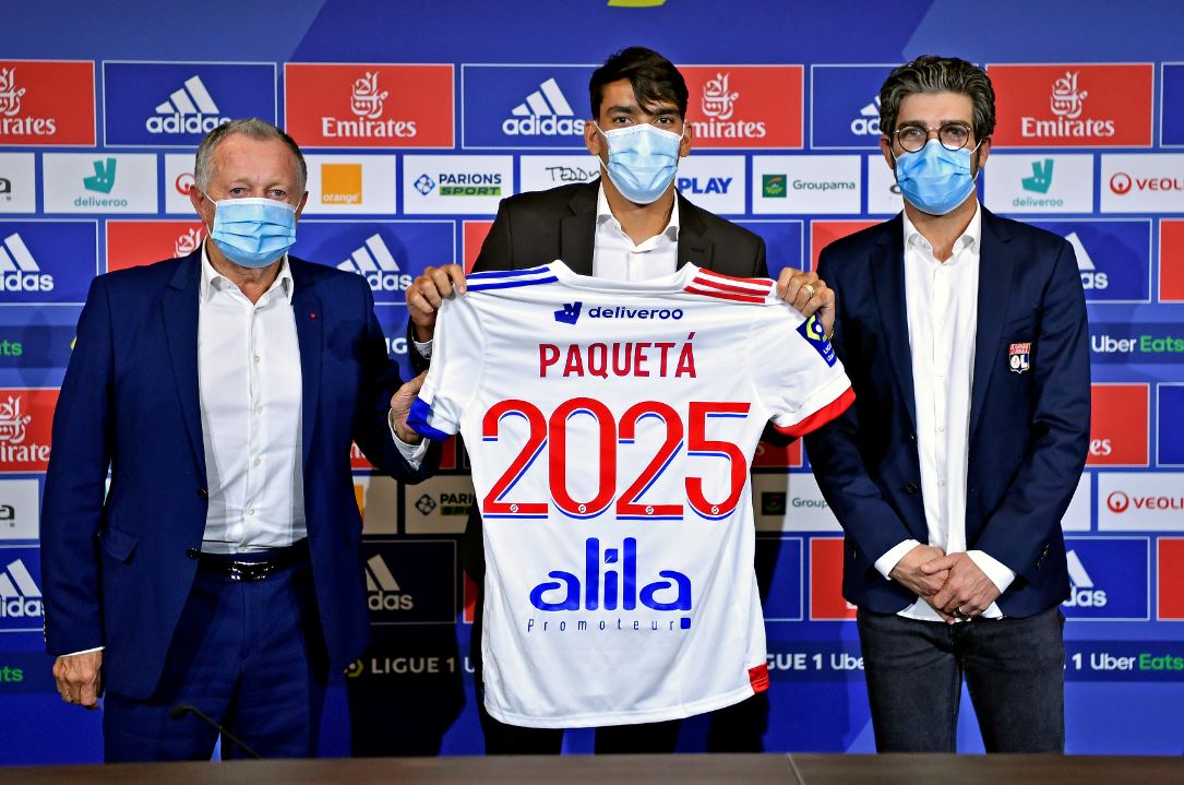 Lucas Paqueta saat diperkenalkan sebagai pemain Lyon.