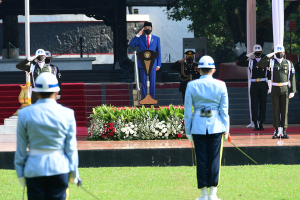 Presiden Joko Widodo menjadi inspektur upacara peringatan Hari Kesaktian Pancasila di halaman Monumen Pancasila Sakti, kompleks Lubang Buaya