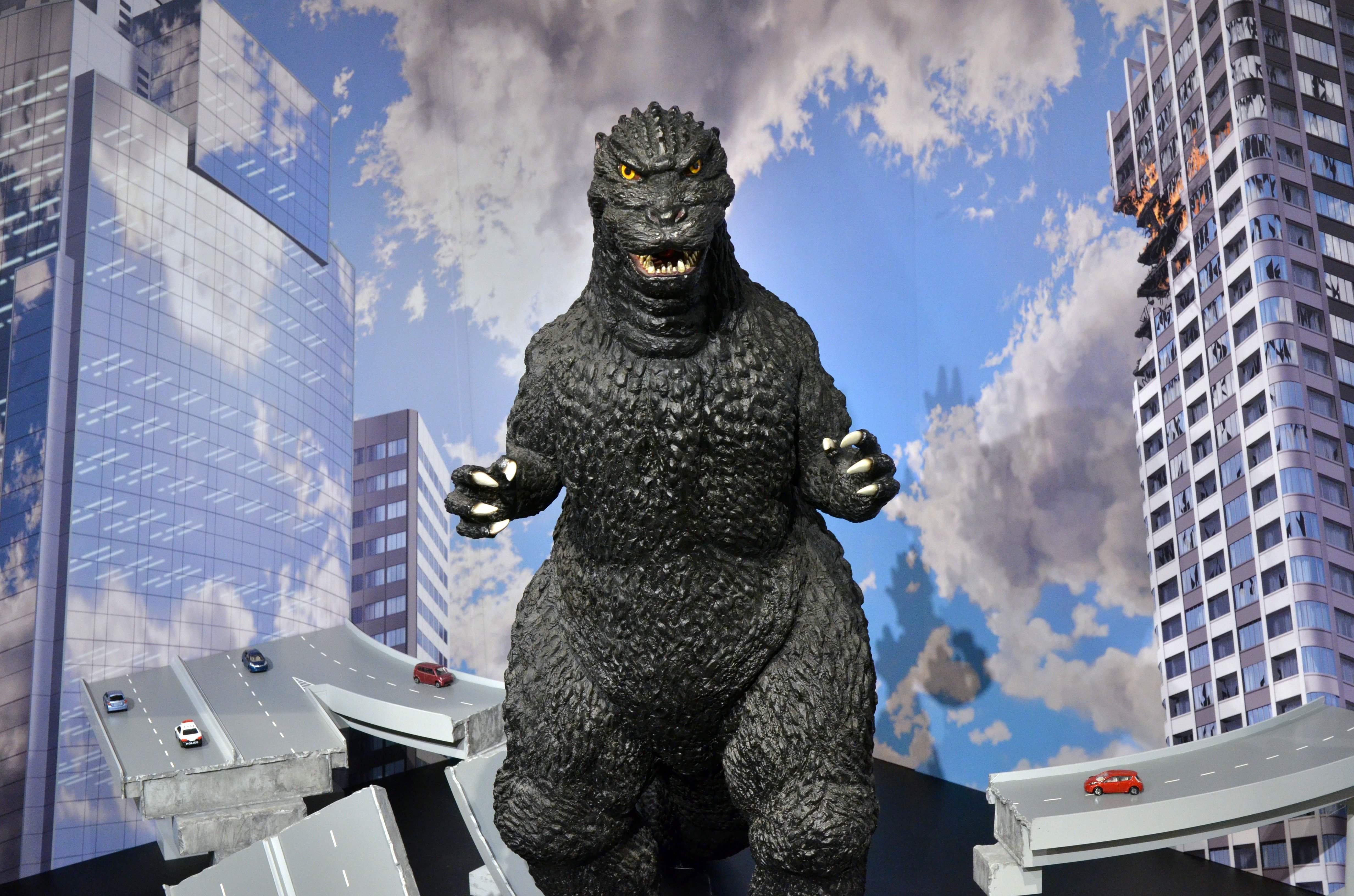 Patung Godzilla di Jepang