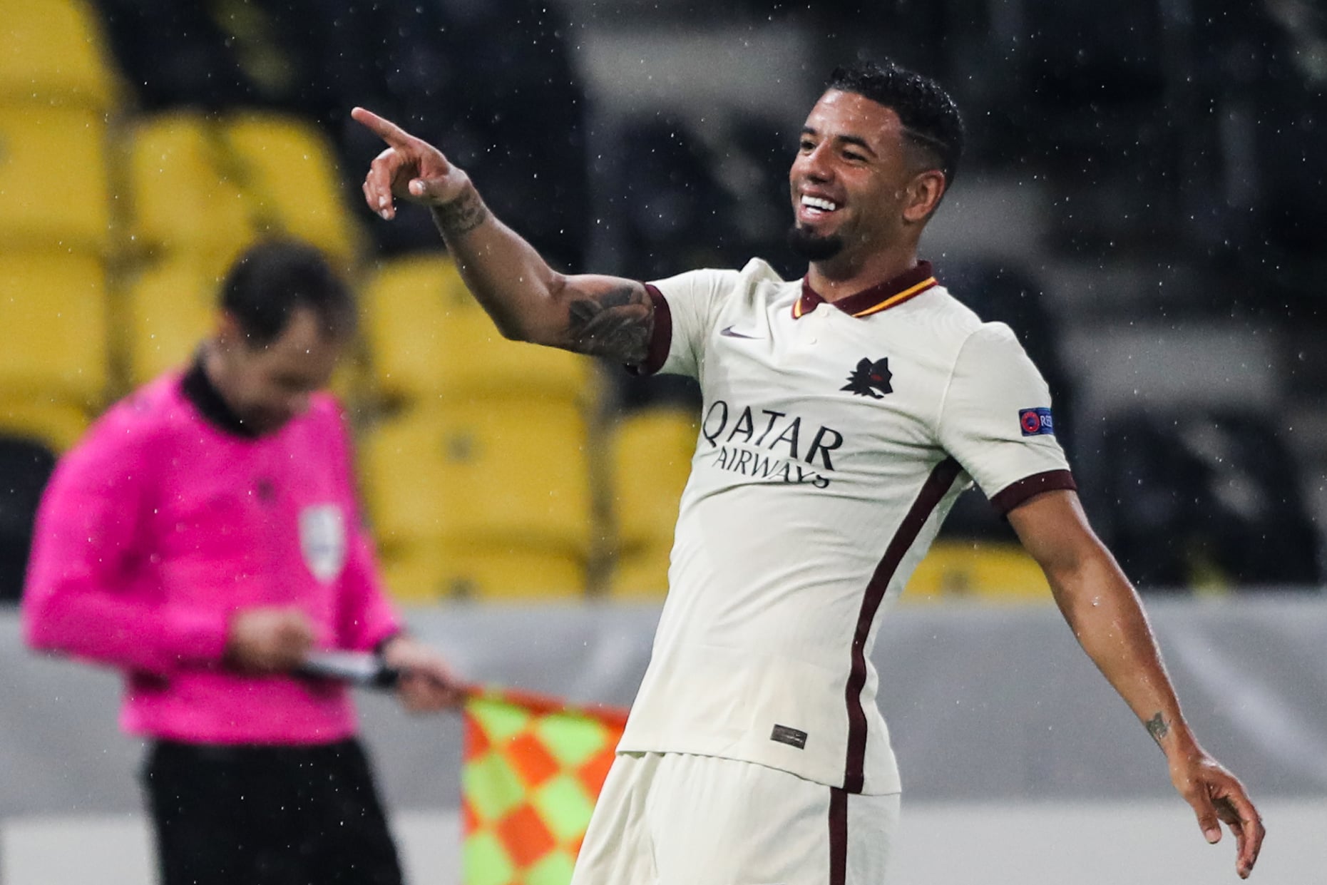 Bek Roma asal Brasil, Bruno Peres, cetak gol dalam leg pertama Grup A Liga Eropa UEFA antara Young Boys