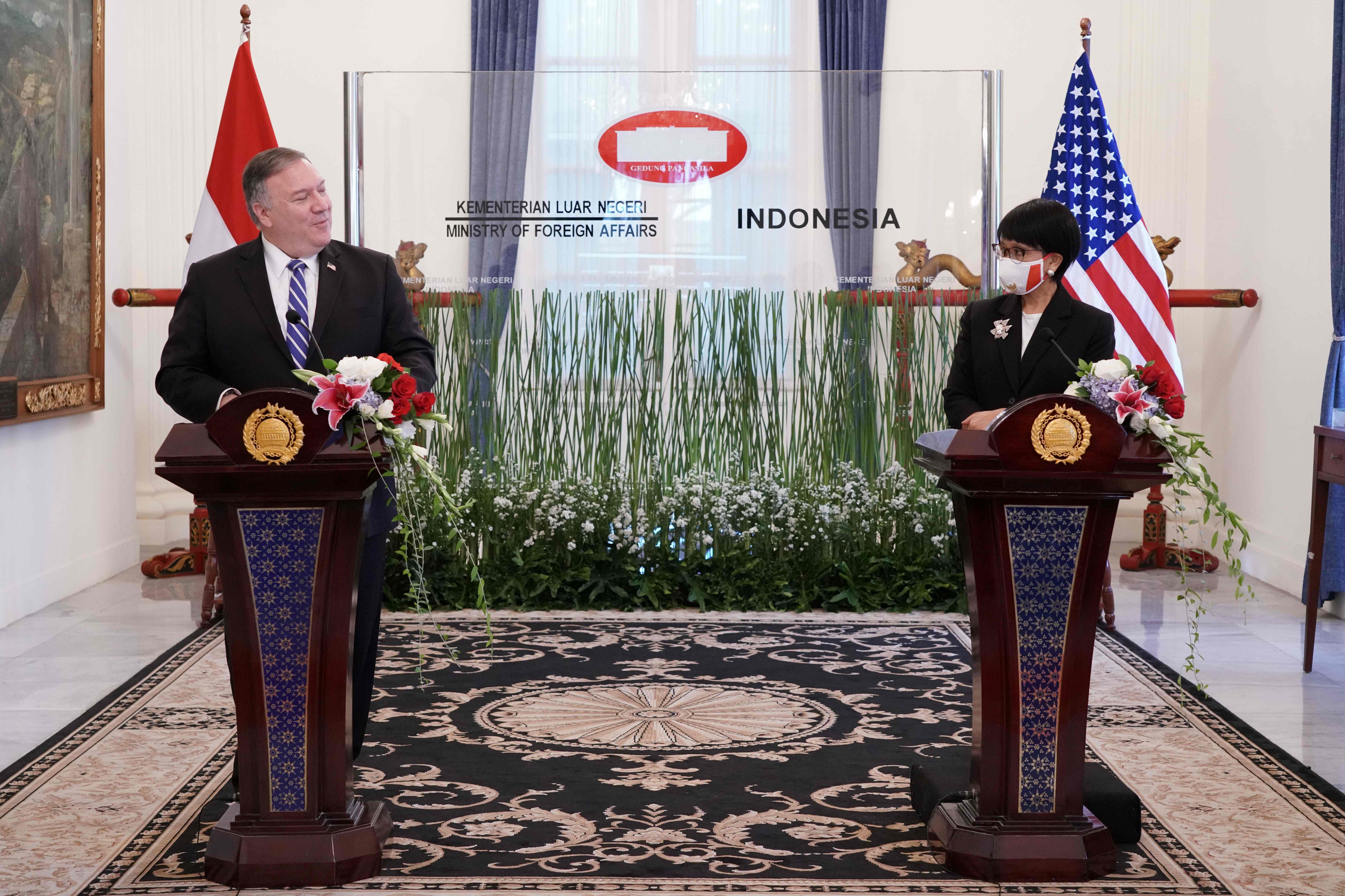 Menlu RI Retno Marsudi saat melakukan konferensi pers bersama Menlu AS Mike Pompeo.