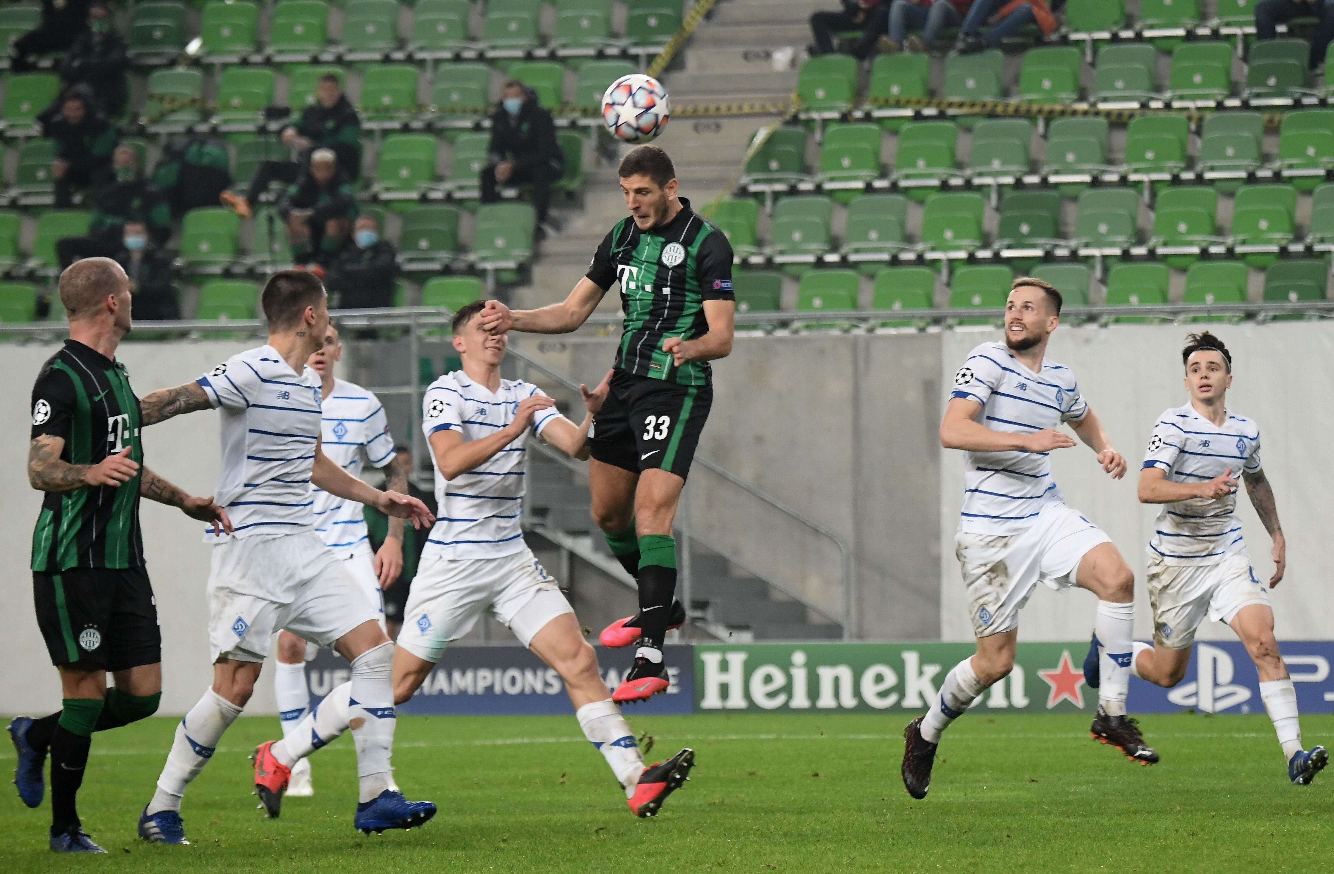 Laga Liga Champions antara Ferencvaros dan Dynamo Kiev.