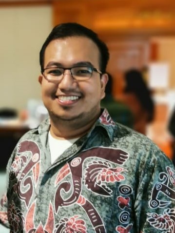 Bentuk kontribusi TVEs untuk usaha kecil, adalah memberikan bantuan permodalan, serta memberikan akses pasar baru. 